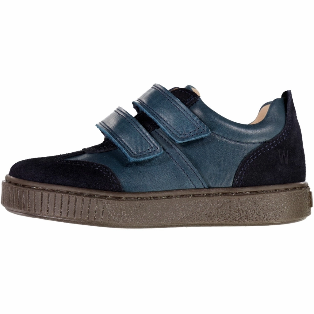 Neutral Tone Options Slim Style Erin sneaker - navy