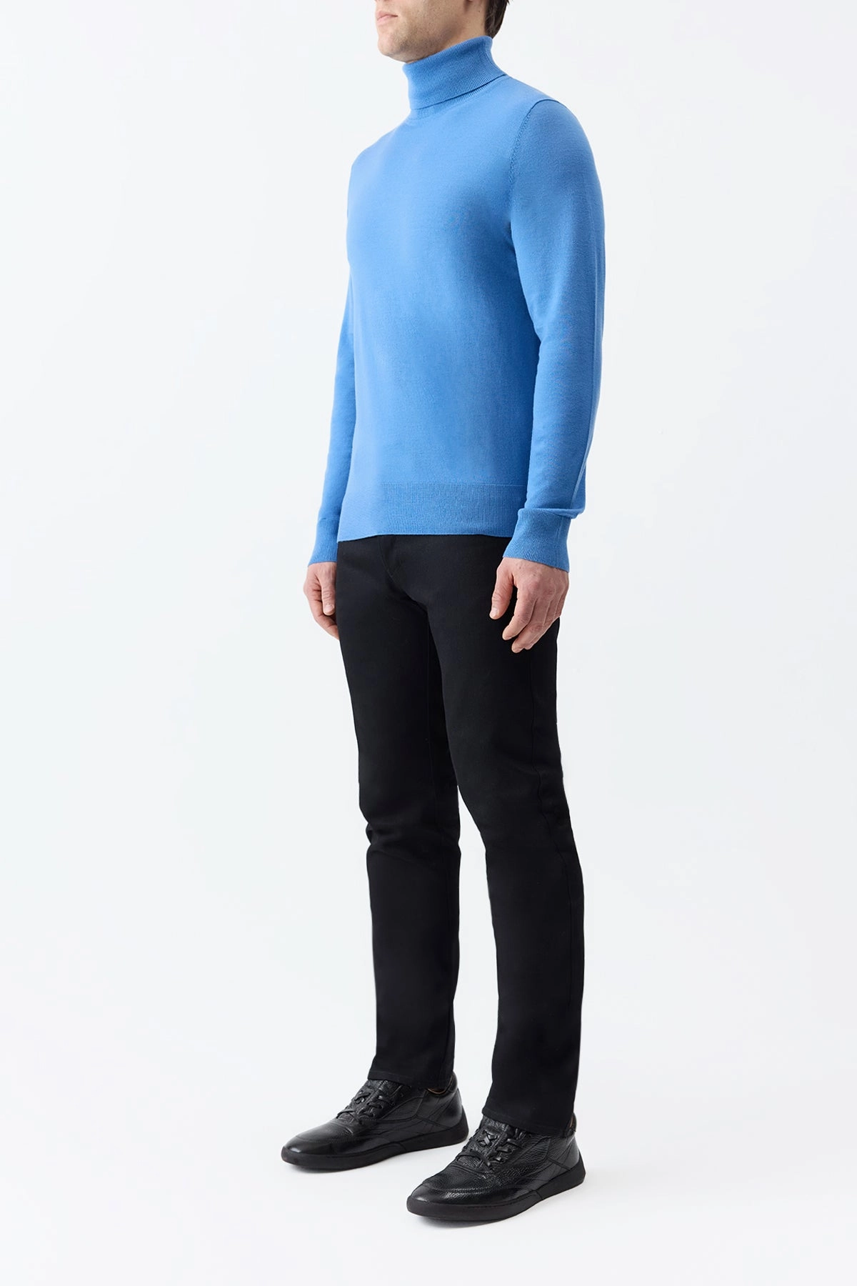 Jermaine Knit Turtleneck in Sky Merino Wool Crisp Look