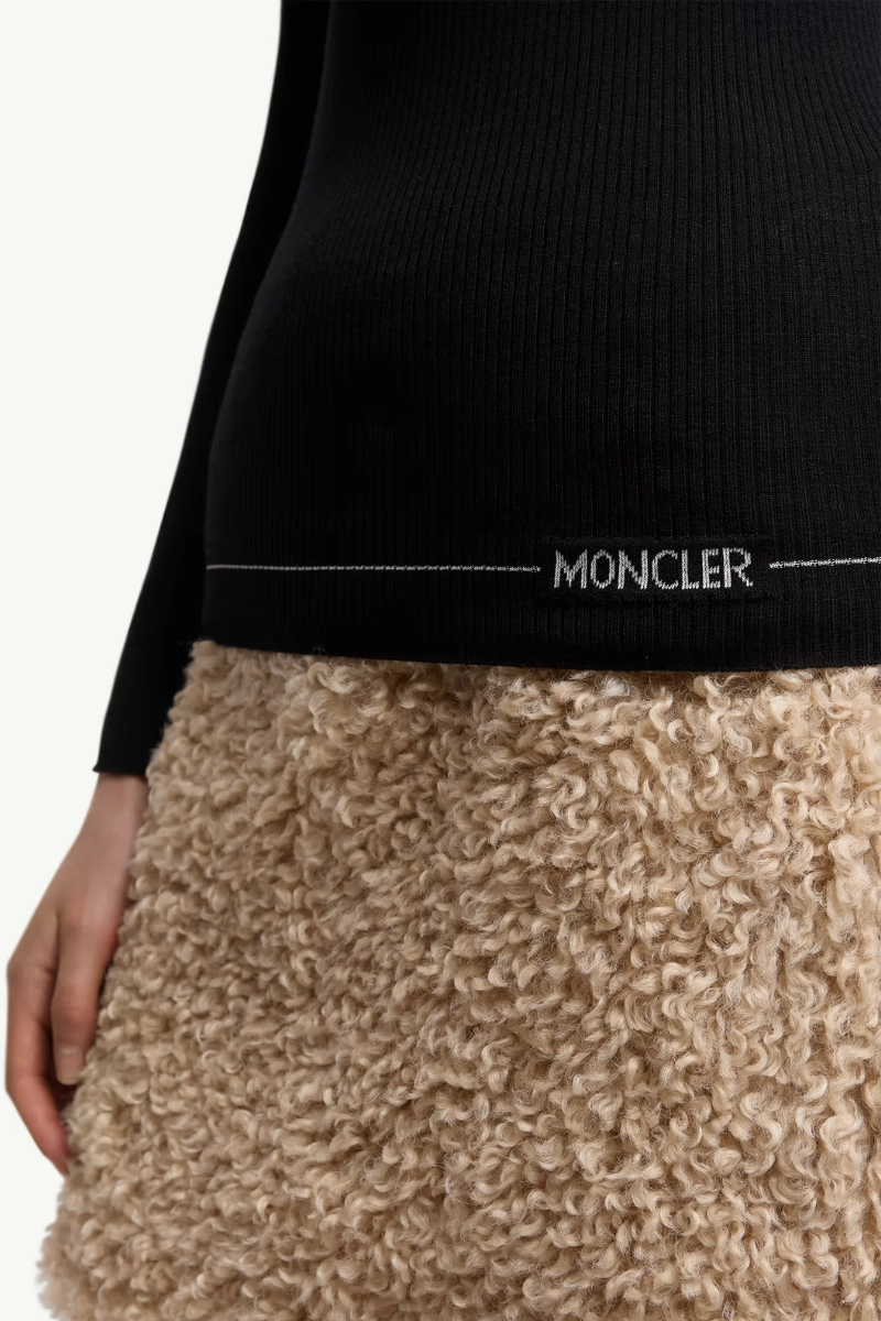 Logo Turtleneck Sweater Comfy Vibe