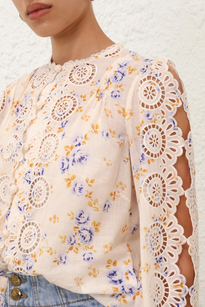 Minimal Look Lucky Embroidered Blouse