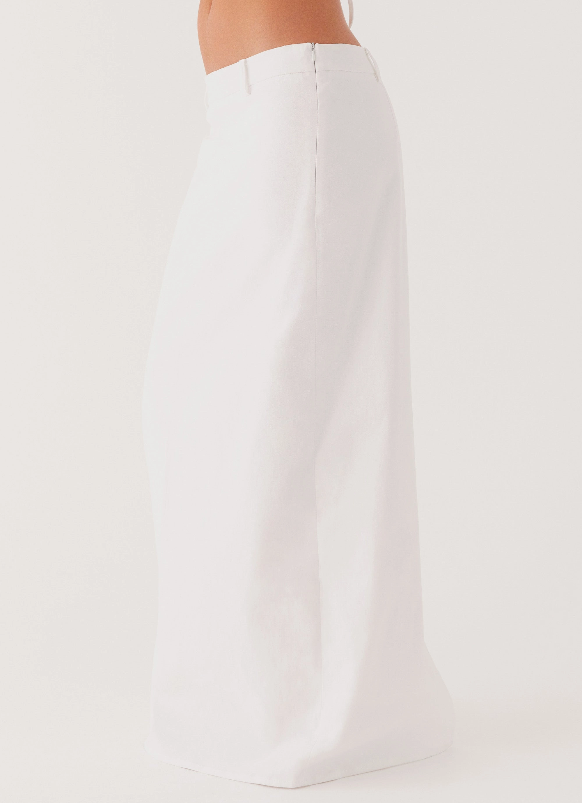 Jaslyn Maxi Skirt - White gentle style Crisp Edge